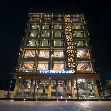Hotel Silvera Grand Ahmedabad Exterior photo
