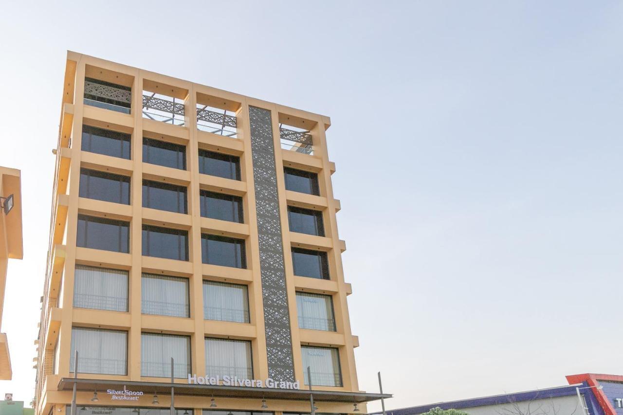 Hotel Silvera Grand Ahmedabad Exterior photo