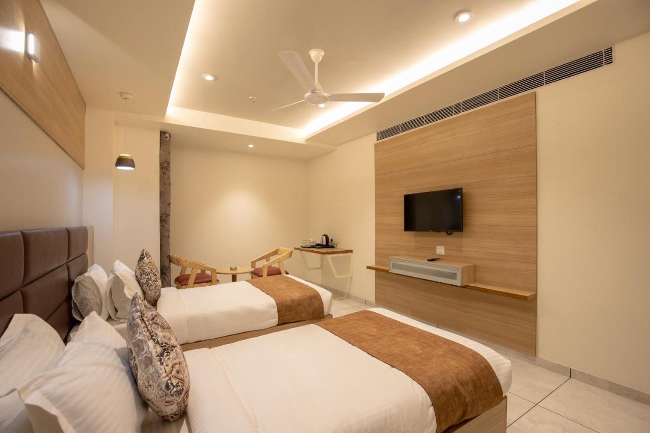 Hotel Silvera Grand Ahmedabad Exterior photo