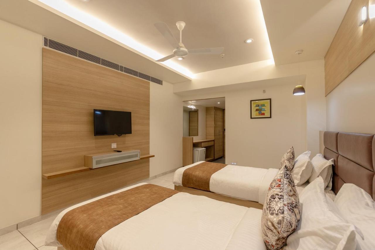 Hotel Silvera Grand Ahmedabad Exterior photo