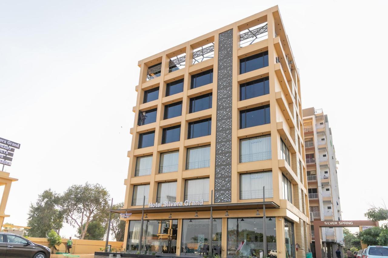 Hotel Silvera Grand Ahmedabad Exterior photo