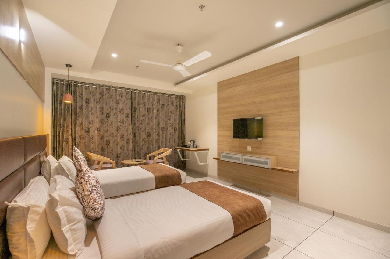 Hotel Silvera Grand Ahmedabad Exterior photo