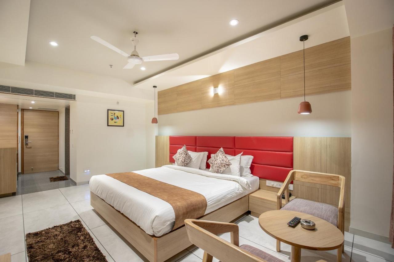 Hotel Silvera Grand Ahmedabad Exterior photo