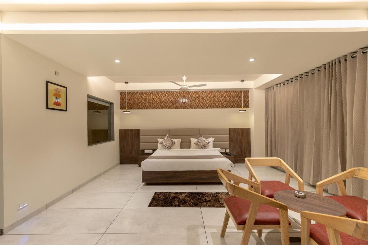 Hotel Silvera Grand Ahmedabad Exterior photo