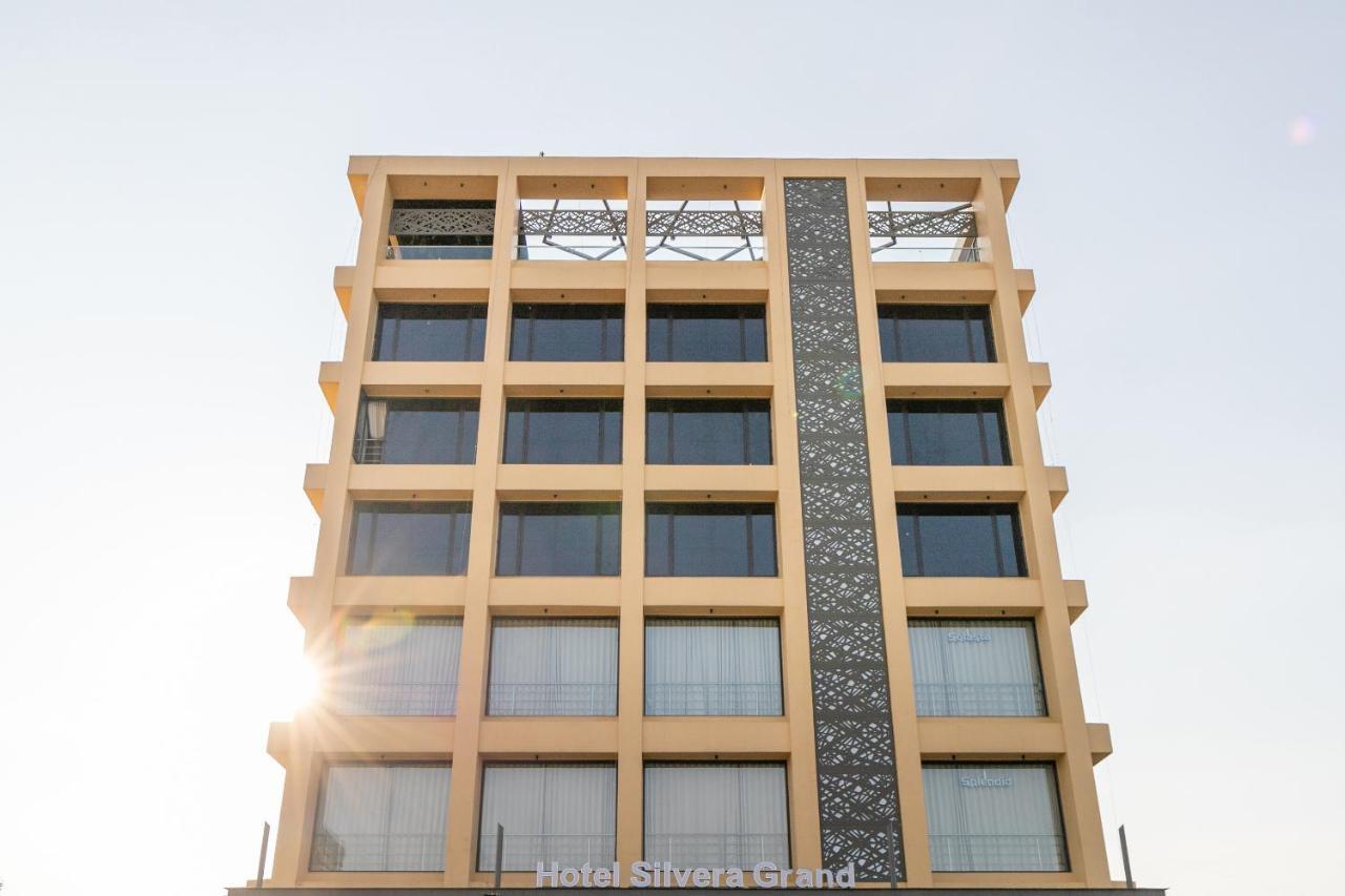 Hotel Silvera Grand Ahmedabad Exterior photo