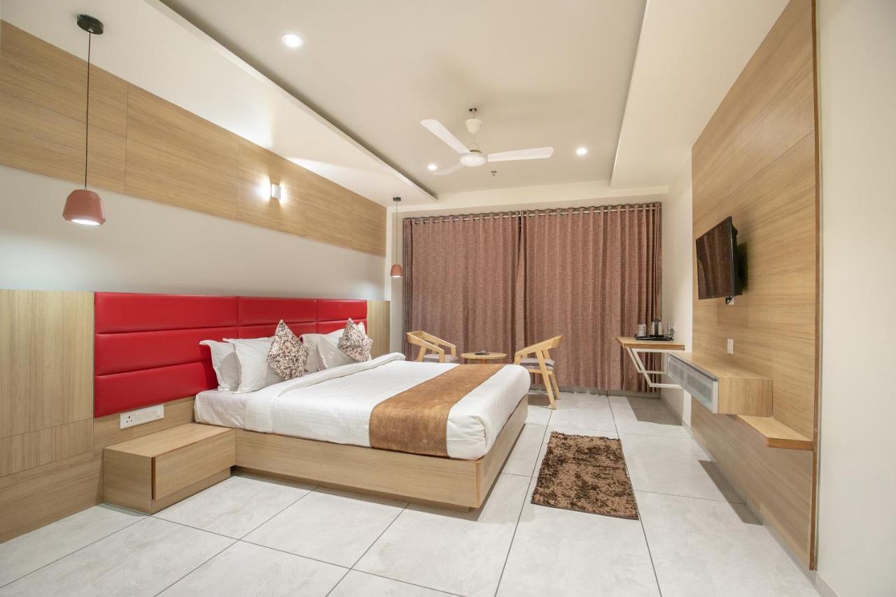 Hotel Silvera Grand Ahmedabad Exterior photo