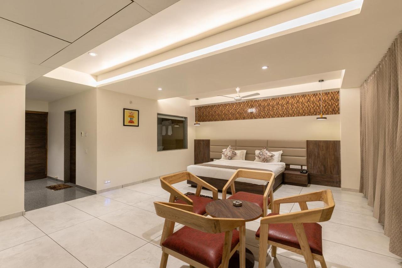 Hotel Silvera Grand Ahmedabad Exterior photo