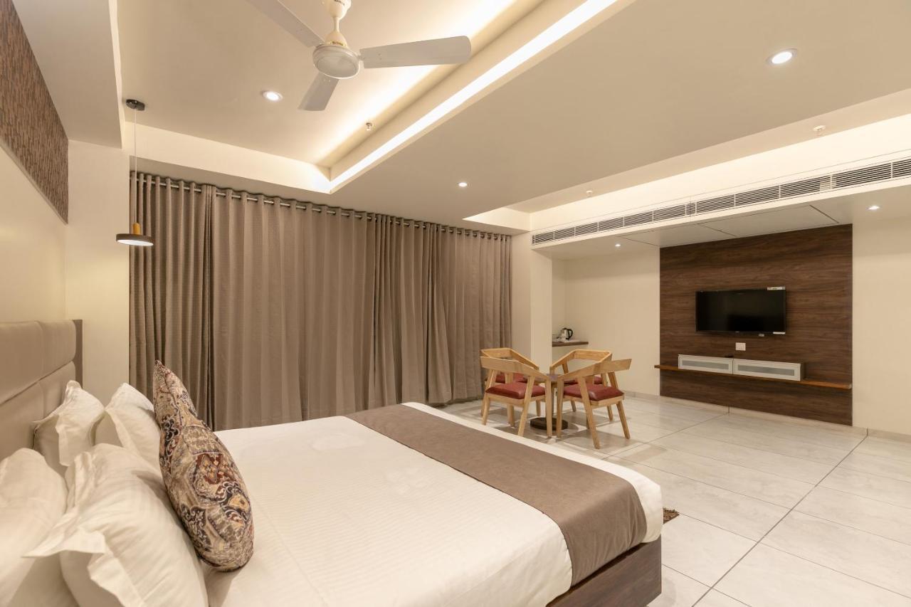 Hotel Silvera Grand Ahmedabad Exterior photo