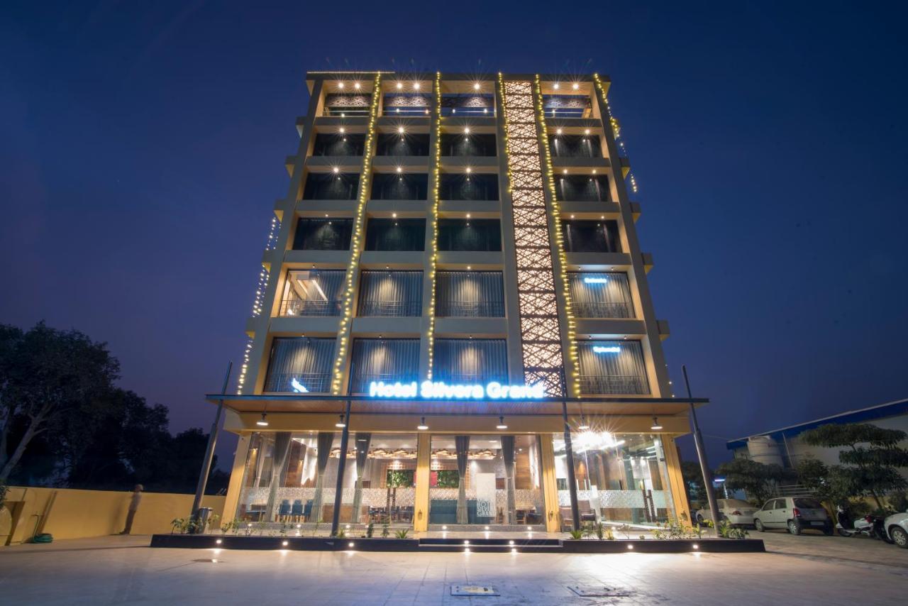 Hotel Silvera Grand Ahmedabad Exterior photo