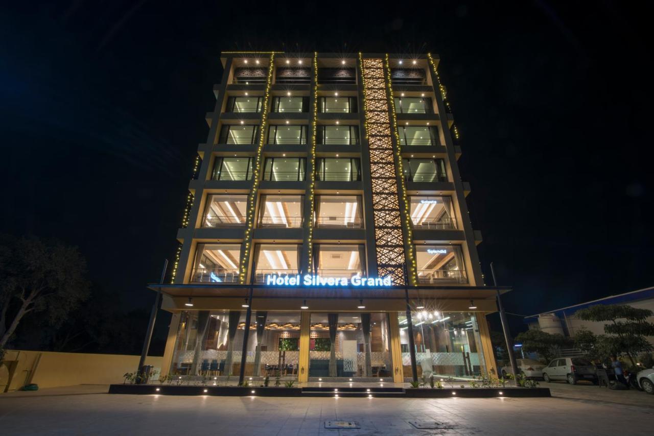 Hotel Silvera Grand Ahmedabad Exterior photo