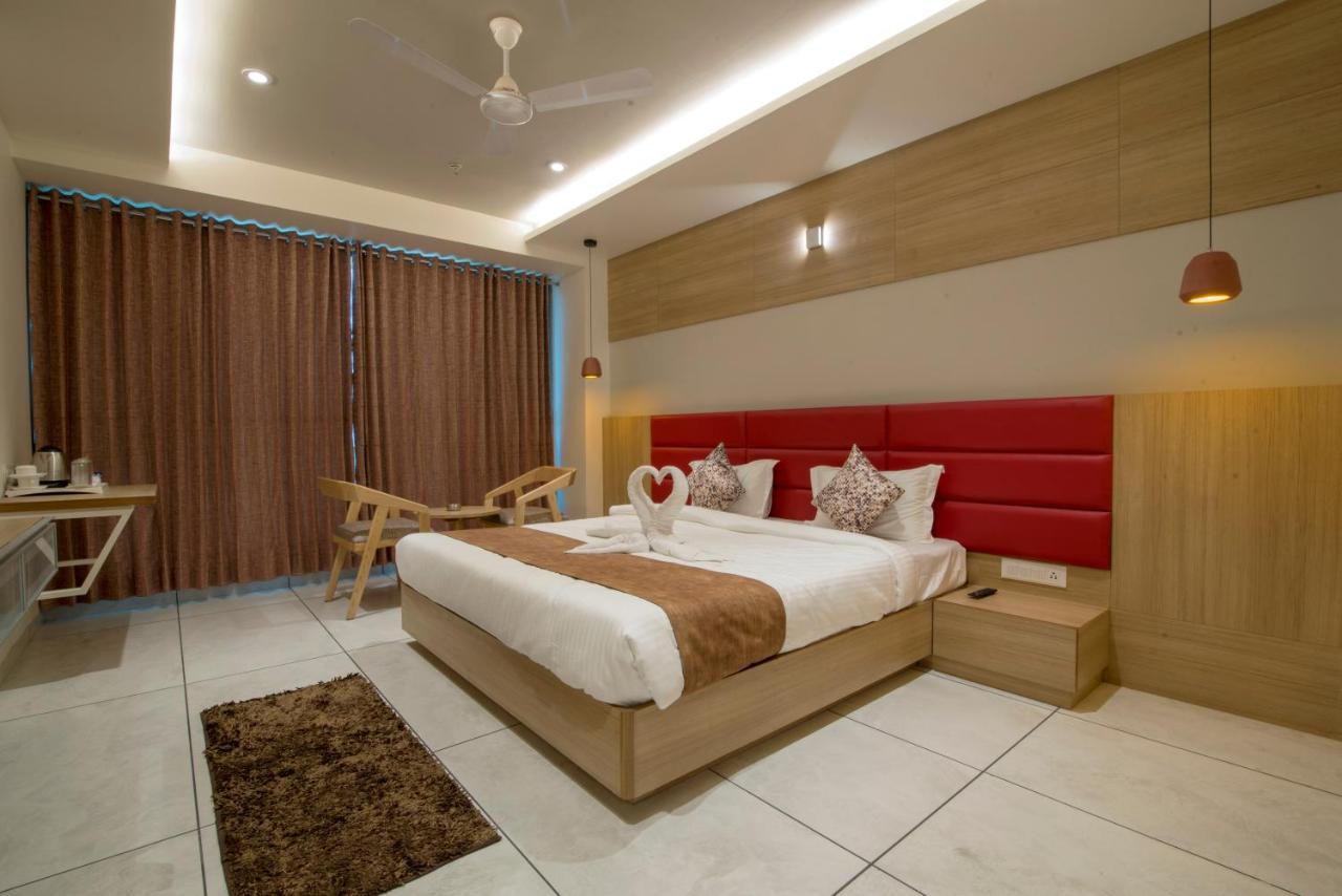 Hotel Silvera Grand Ahmedabad Exterior photo