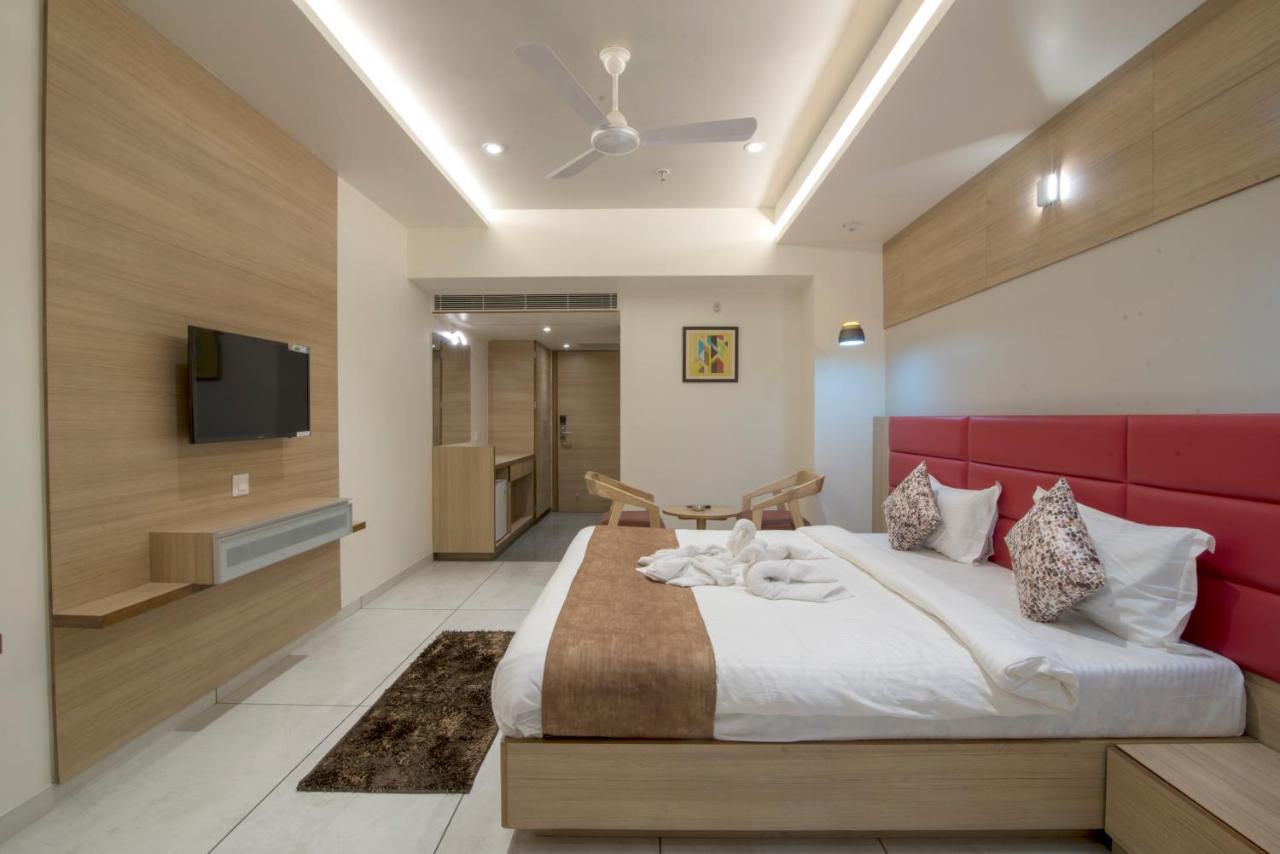 Hotel Silvera Grand Ahmedabad Exterior photo