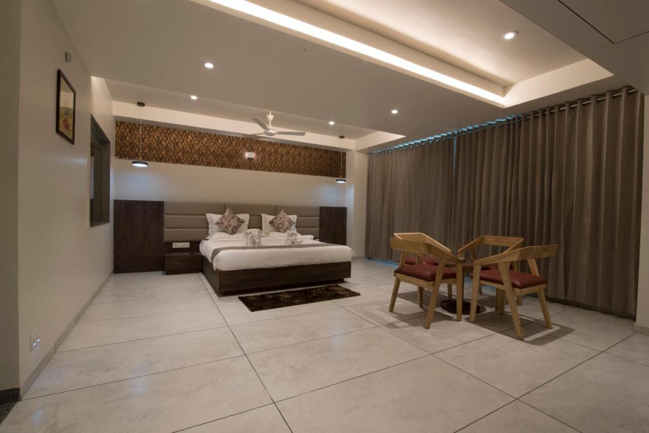 Hotel Silvera Grand Ahmedabad Exterior photo
