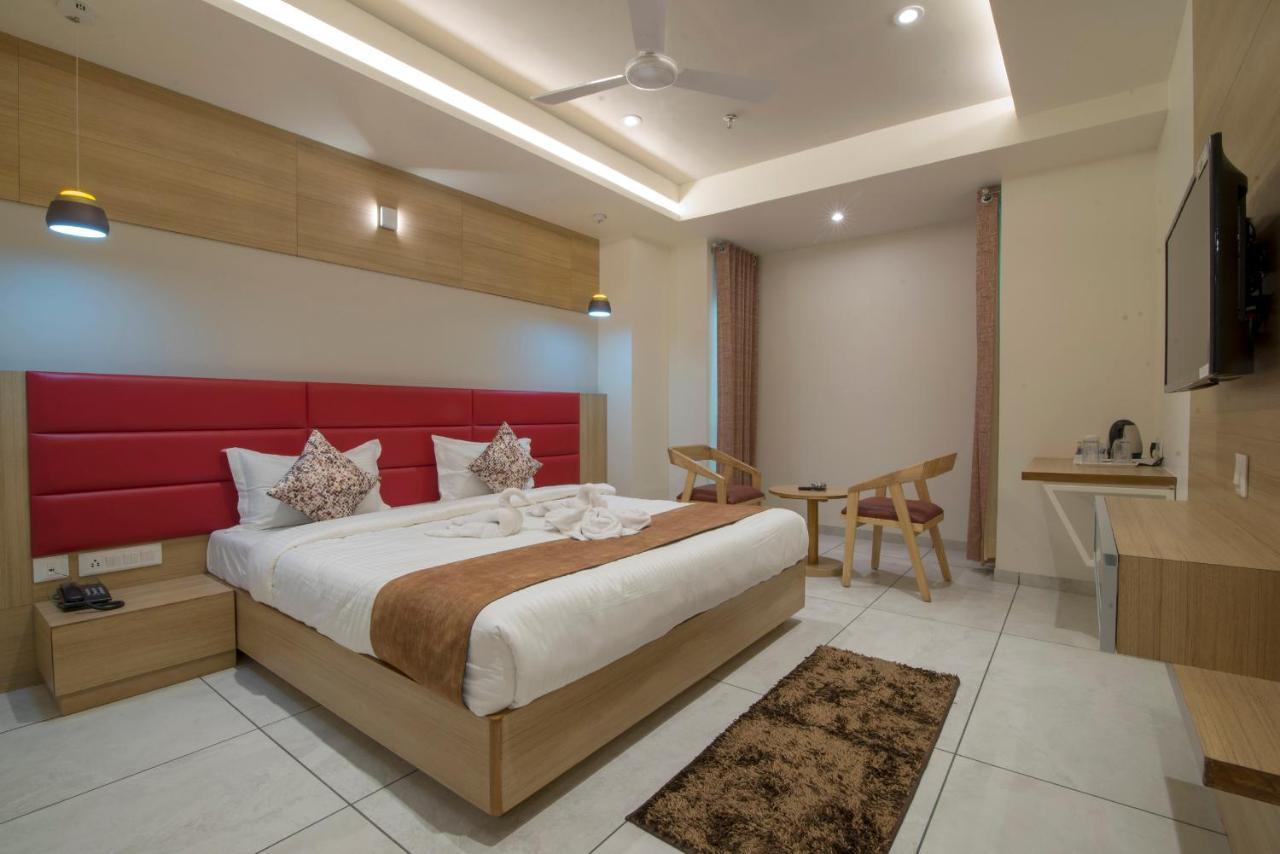 Hotel Silvera Grand Ahmedabad Exterior photo