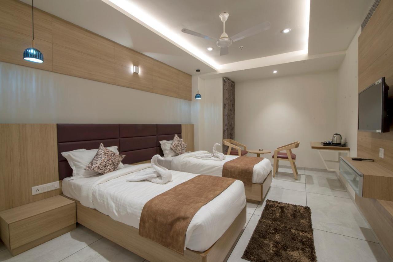 Hotel Silvera Grand Ahmedabad Exterior photo